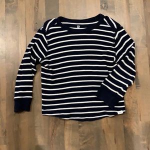 Baby Gap blue and white light weight long sleeves T, size 4t